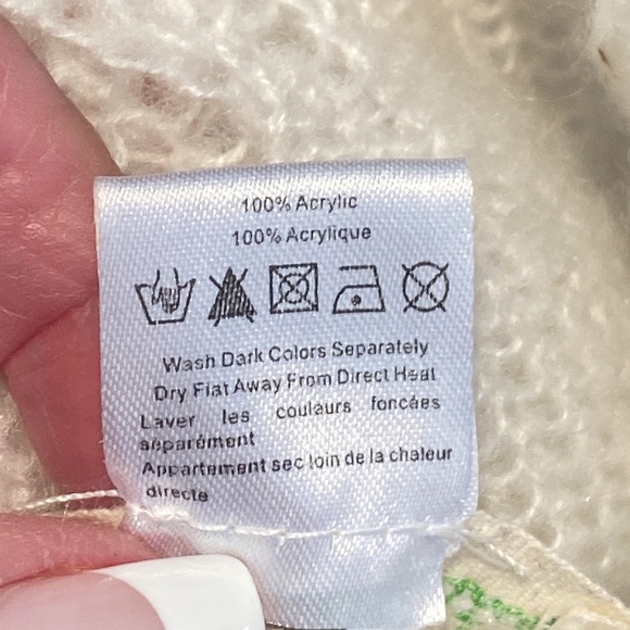 🎉 STARING AT STARS WHITE FLUFFY KNIT CAP‼️ - Picture 8 of 9